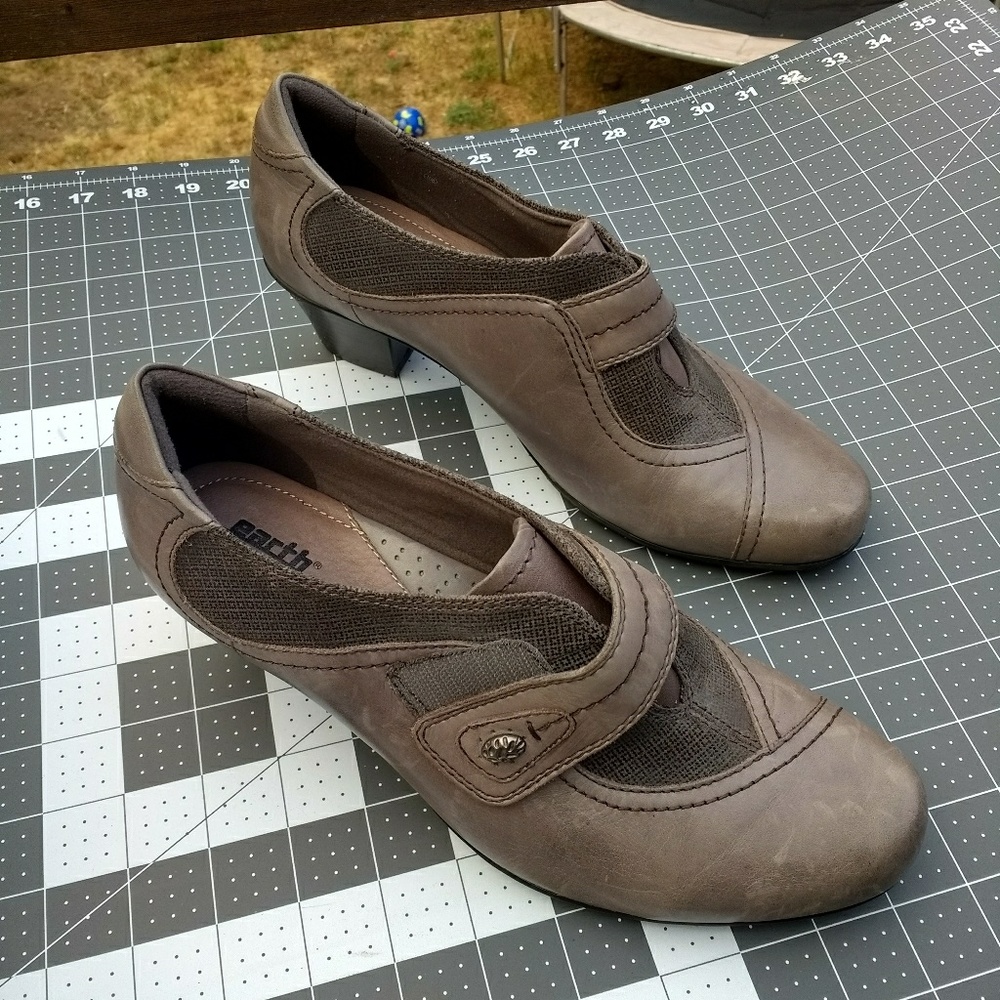 Earth booties size 9 cute comfortable